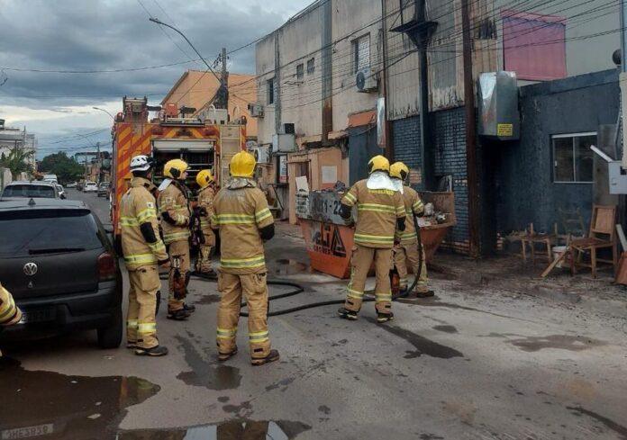 Imagem relacionada à matéria do Repórter Capital sobre o princípio de incêndio em estabelecimento na Vila Planalto atendido pelo CBMDF.
