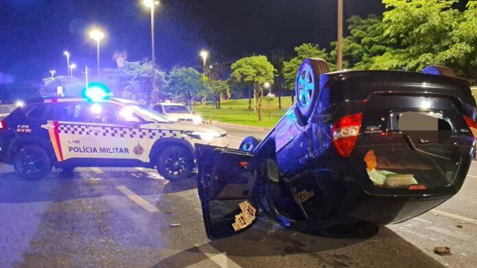 Imagem relacionada à matéria do Repórter Capital sobre o capotamento na L4 atendido pelo CBMDF.