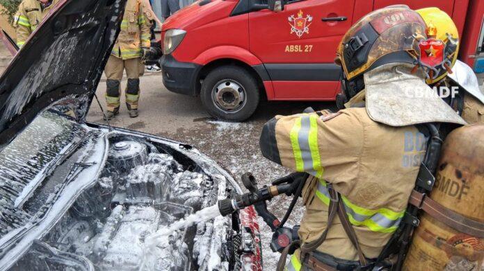 Imagem relacionada à matéria do Repórter Capital sobre o incêndio em veículo no Recanto das Emas atendido pelo CBMDF.