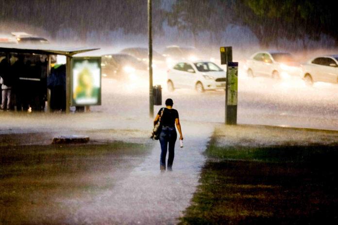 Imagem relacionada à matéria do Repórter Capital sobre a previsão do tempo em Brasília para a semana, com foco em chuva, céu nublado e instabilidade climática.