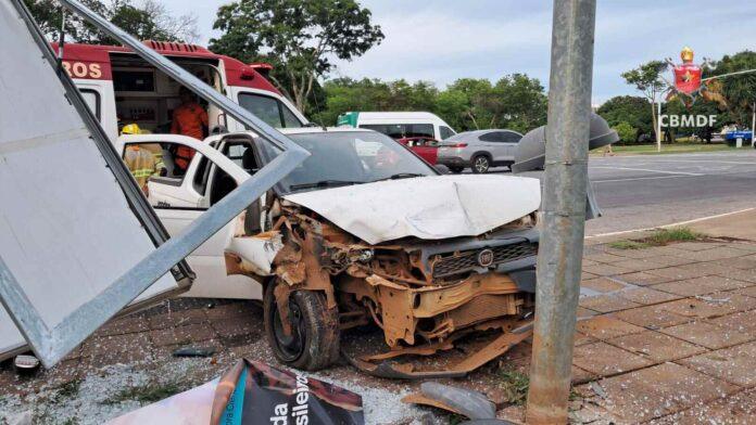 “Imagem relacionada à matéria do Repórter Capital sobre acidente com carro e ônibus na Via N1, no Plano Piloto.”
