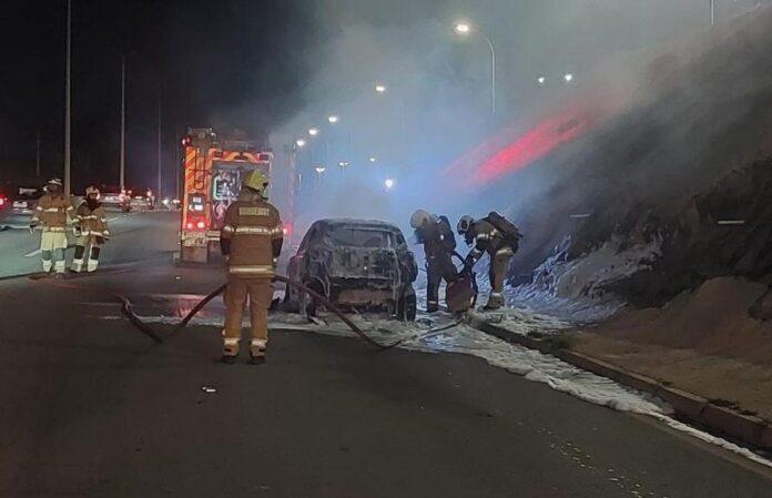 Imagem relacionada à matéria do Repórter Capital sobre o incêndio em veículo na subida do Colorado, atendido pelo CBMDF.