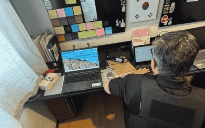 Imagem ilustrativa da Polícia Federal durante operação contra ataques cibernéticos.