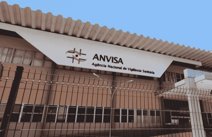 Imagem relacionada à matéria do Repórter Capital sobre a proibição de tônicos capilares, cosméticos irregulares e anabolizantes pela Anvisa.