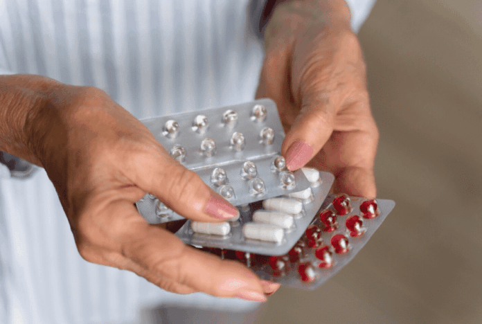 Imagem relacionada à matéria do Repórter Capital sobre a proibição da Anvisa aos medicamentos das marcas Bwell e Needs.