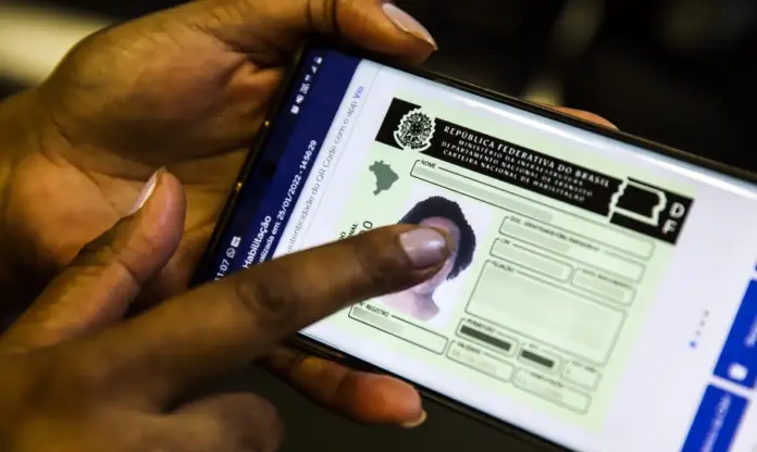 Imagem relacionada à matéria do Repórter Capital sobre o novo aplicativo CNH do Brasil e o processo da primeira habilitação.