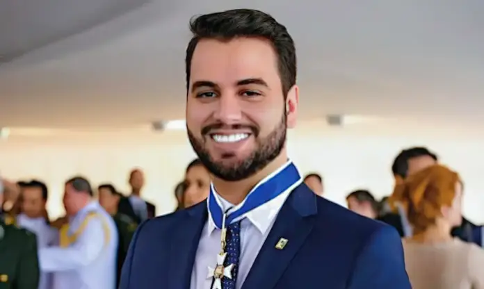 Imagem relacionada à prisão domiciliar determinada pelo STF contra Filipe Martins