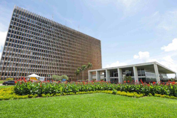 Imagem relacionada à matéria do Repórter Capital sobre a lei que concede folga no dia do aniversário aos servidores do GDF.