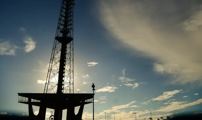 Imagem relacionada à matéria do Repórter Capital sobre a previsão do tempo para a Virada do Ano no Brasil.