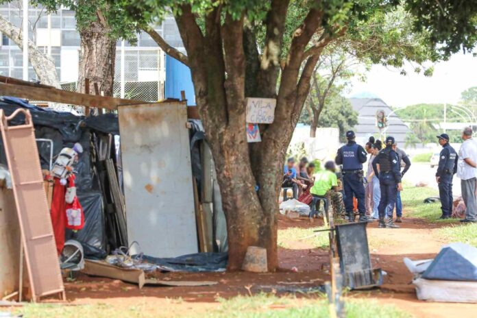 Imagem relacionada à matéria do Repórter Capital sobre ação do GDF para acolhimento de pessoas em situação de rua no Plano Piloto.