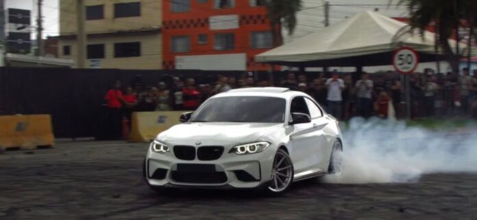 Imagem de manobras e carros expostos no Circuito Meiderua