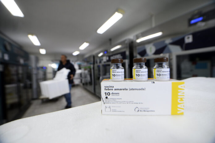 Vacina contra febre amarela em unidade de saúde pública do Distrito Federal