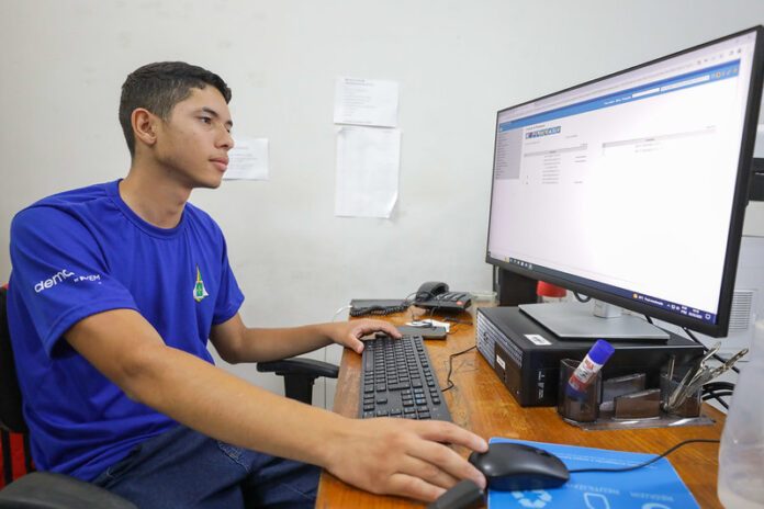 Imagem relacionada à matéria do Repórter Capital sobre vagas de estágio do programa Transforma DF no Distrito Federal.
