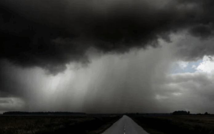 Imagem relacionada à matéria do Repórter Capital sobre alerta de temporal no Paraná