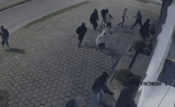 Imagem relacionada à matéria do Repórter Capital sobre invasão de loja e roubo de motocicletas em Itajaí