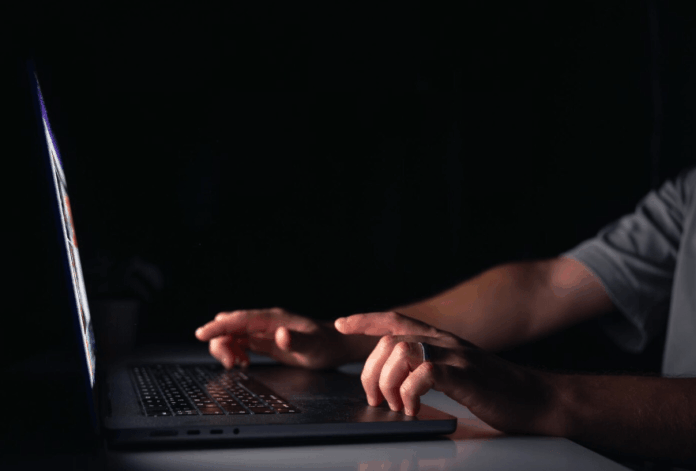 Polícia Civil cumpre mandado contra suspeito de crimes digitais envolvendo menores