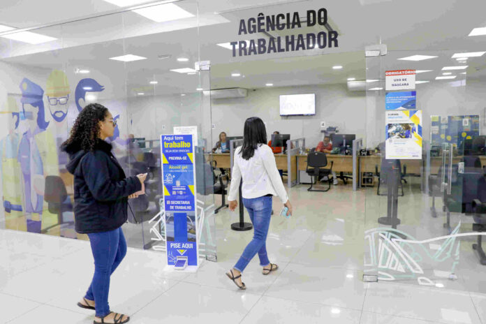 Imagem relacionada à matéria do Repórter Capital sobre vagas de emprego oferecidas pelas Agências do Trabalhador do DF.
