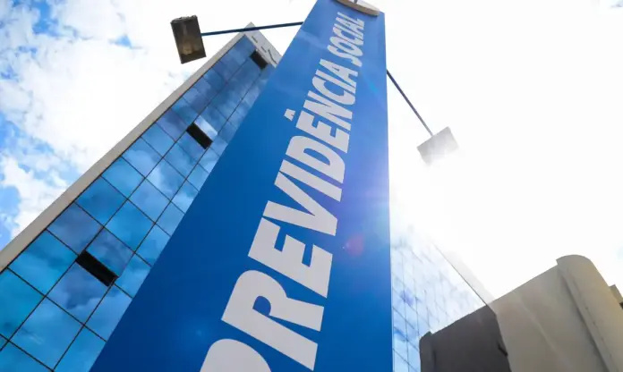 Imagem ilustrativa sobre novas regras de biometria e documentos exigidos pelo INSS para benefícios previdenciários