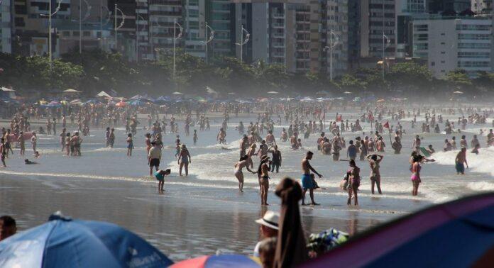 Imagem garal da praia de Balneário Camboriú.