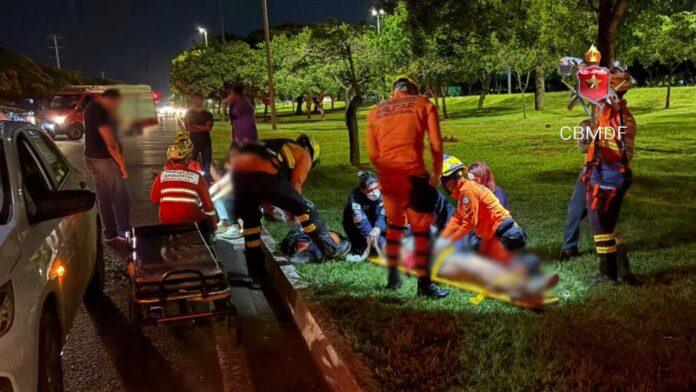 Bombeiros atendem vítimas após dois acidentes na EPIA próximo à Feira dos Importados