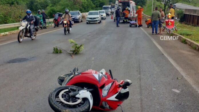 Imagem relacionada à matéria do Repórter Capital sobre acidente com motociclista na ponte do Córrego Crispim, no Gama, atendido pelo Corpo de Bombeiros do DF.