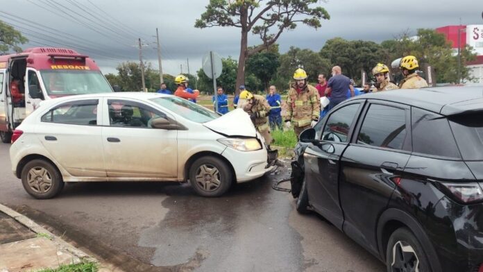 Imagem relacionada ao atendimento do CBMDF em acidente de trânsito no Cruzeiro, no Distrito Federal.