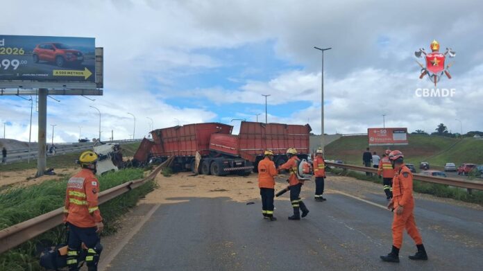 Imagem relacionada à matéria do Repórter Capital sobre caminhão tombado após colisão na DF-003, no Colorado, em Brasília.