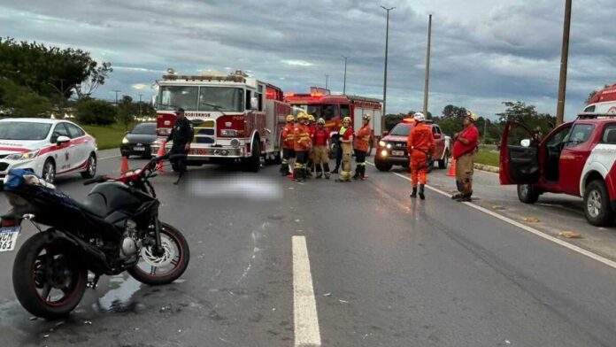 Imagem de viaturas do CBMDF atendendo ocorrência de trânsito na EPIA.