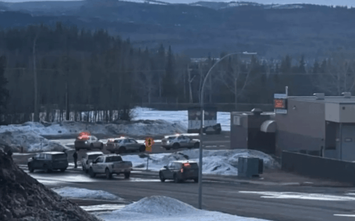 Imagem relacionada a matéria do Repórter Capital sobre atentado em escola no Canadá.