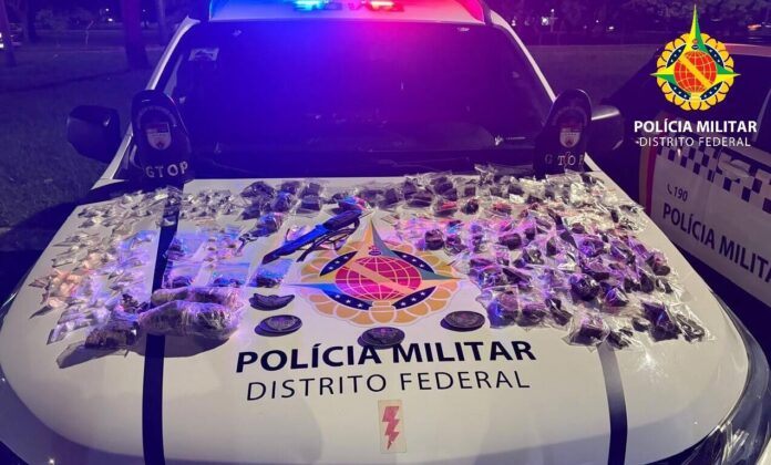 Imagem relacionada à matéria do Repórter Capital sobre prisão por tráfico de drogas no Guará, com atuação da PMDF em área de mata.