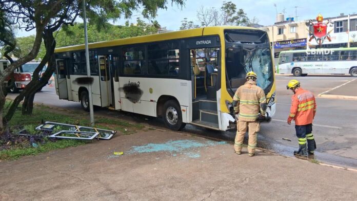 Imagem relacionada à matéria do Repórter Capital sobre colisão entre dois ônibus na W3 Norte, no Plano Piloto, com atuação do CBMDF.