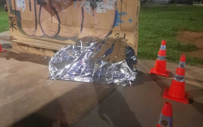 Registro de ocorrência de mulher encontrada sem vida.