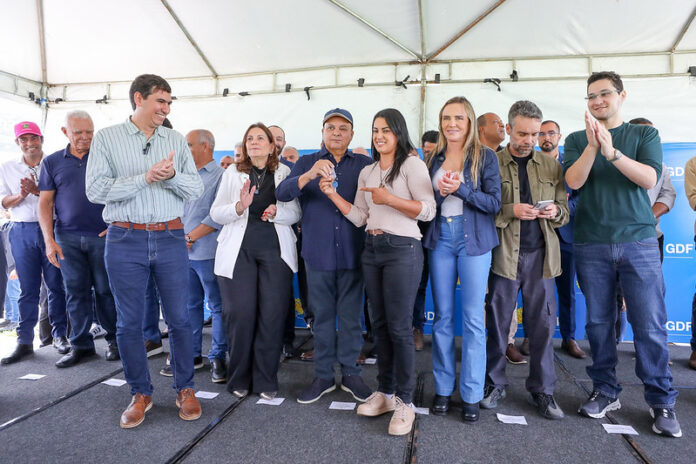 Ibaneis entrega equipamentos para produtores rurais DF