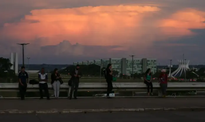 Imagem relacionada à matéria do Repórter Capital sobre previsão do tempo em Brasília com céu nublado e possibilidade de chuva