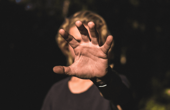 Imagem ilustrativa sobre o crime de vicaricídio no Brasil