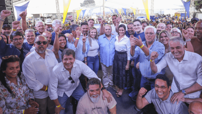 Ibaneis Rocha durante evento de despedida em Ceilândia