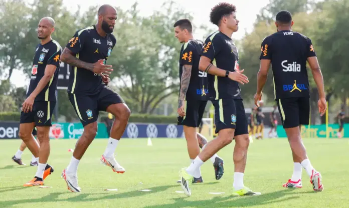 Jogadores da Seleão Brasileira durante o treino.