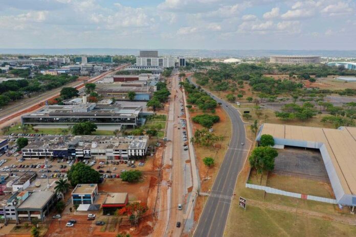 Obras na Epig com mudança na faixa reversa no Distrito Federal