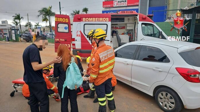 Viatura do Corpo de Bombeiros atendendo ocorrência de atropelamento