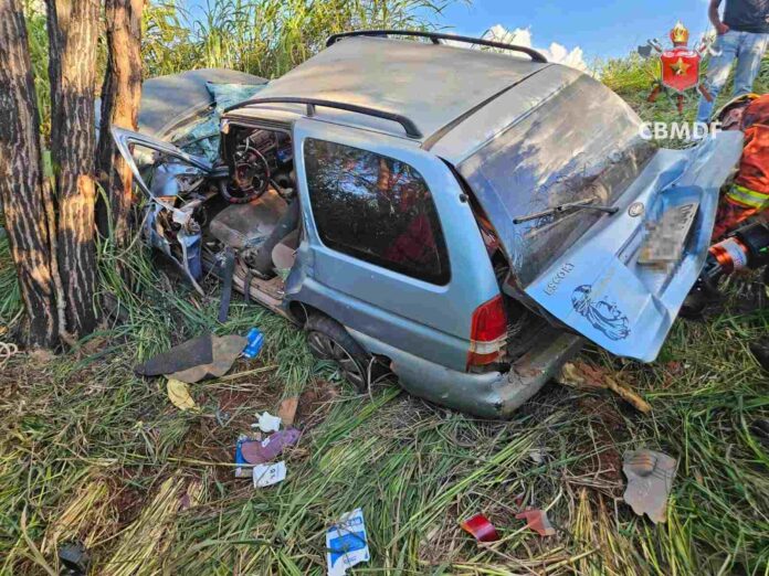 Motorista fica preso às ferragens após acidente na BR-250