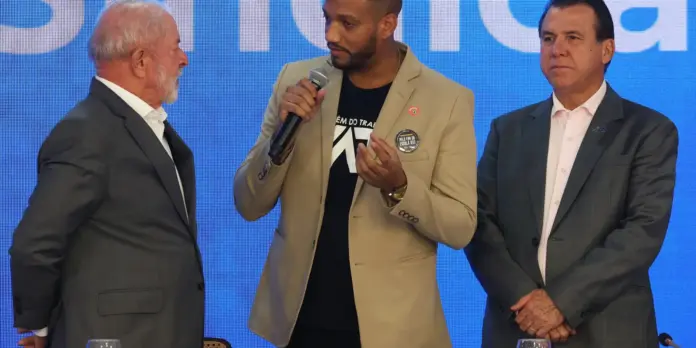 Lula solicita mobilização das centrais sindicais para abolir a escala 6x1