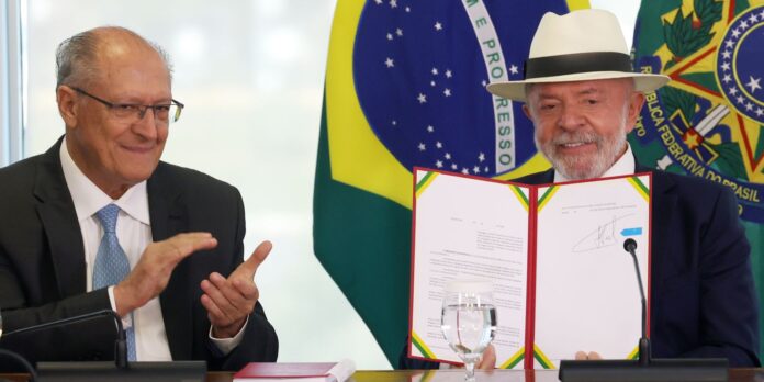 Lula assina decreto que ratifica acordo entre UE e Mercosul