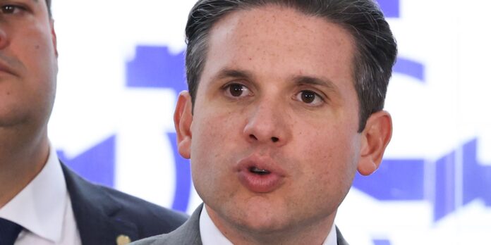 Motta institui comissão para avaliar PEC da redução da escala 6x1