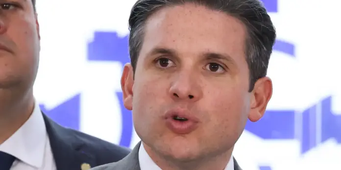 Motta afirma que o término da escala 6x1 será discutido por meio de PEC