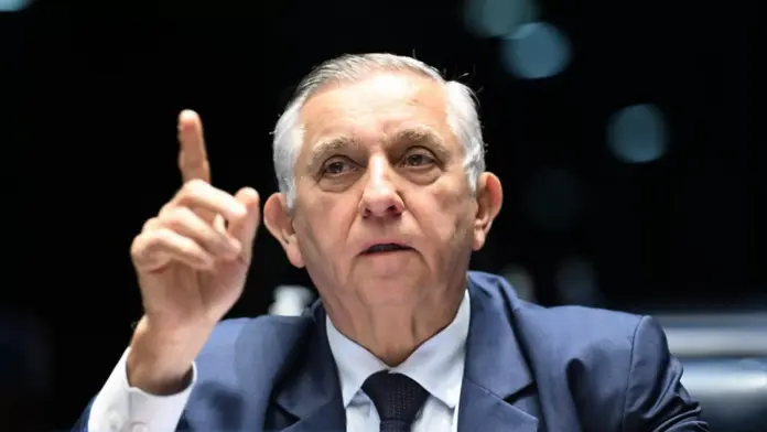 Senador Izalci Lucas em plenário