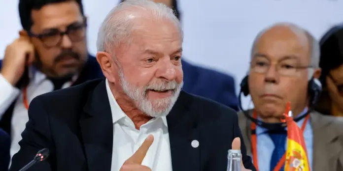 Lula defende o fim da regra 6x1 e afirma que benefícios não devem ser exclusivos para os ricos