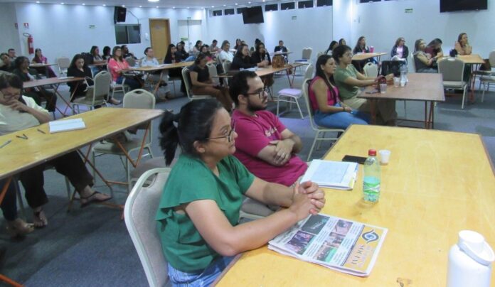 Agehab oferece capacitação para trabalho social em residências sem custo em 25 municípios
