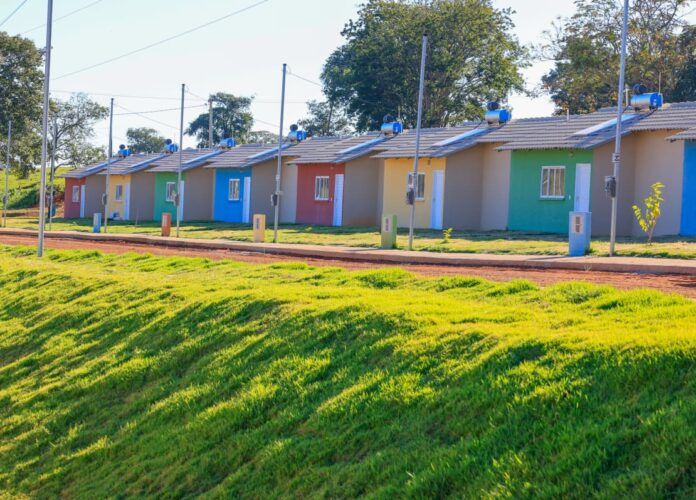 Governo entrega casas gratuitas a famílias de Taquaral de Goiás