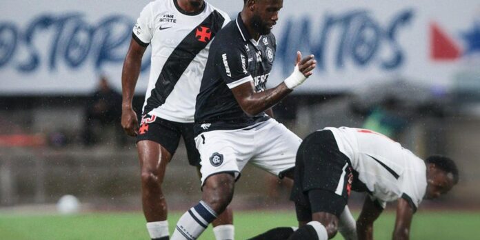 Remo e Vasco empatam pelo Brasileirão após atraso devido à chuva