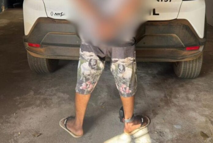 Mesmo com tornozeleira, homem insiste em perseguir ex e acaba preso